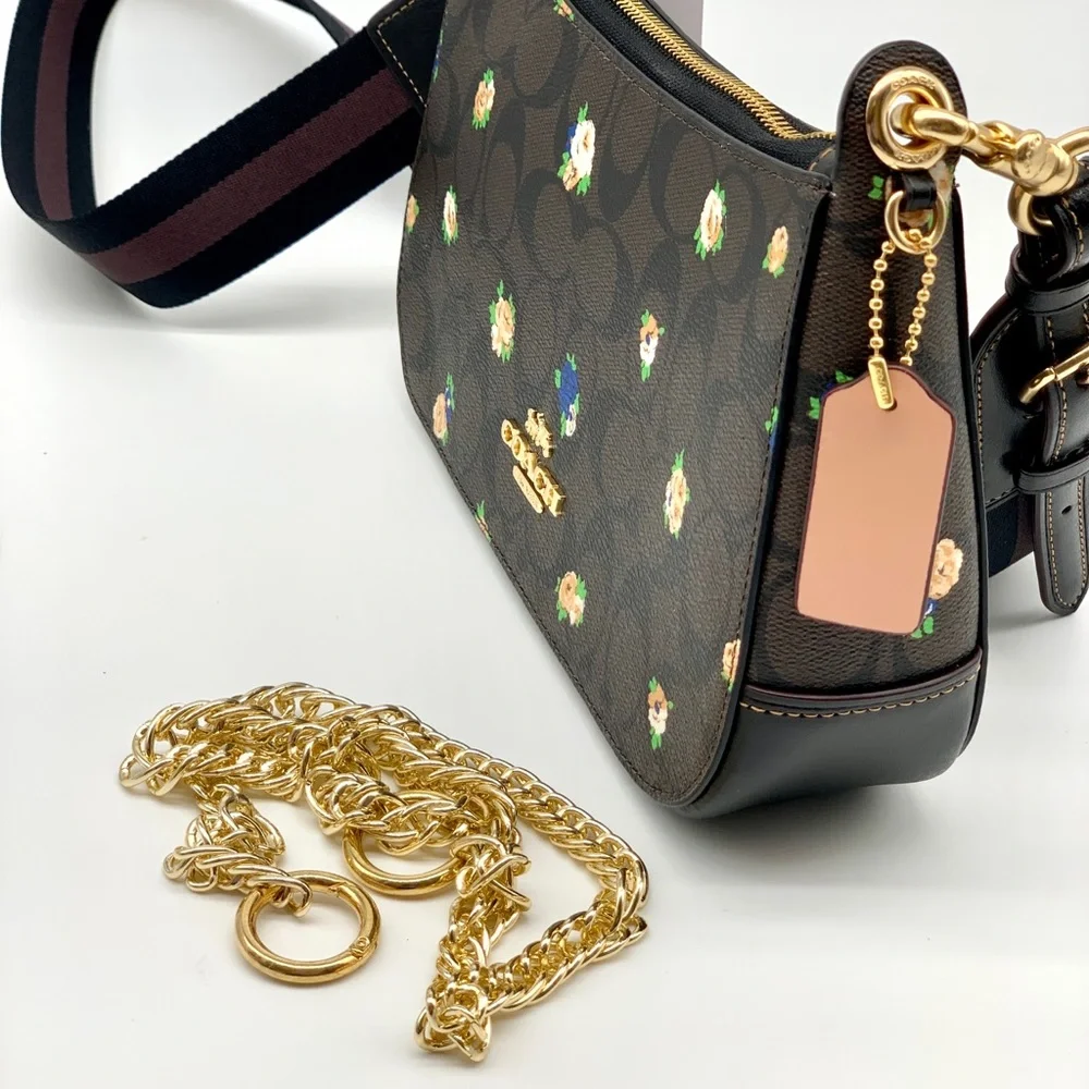 Coach
Jes Baguette In Signature Canvas With Vintage Mini Rose Print - Picture 10 of 10